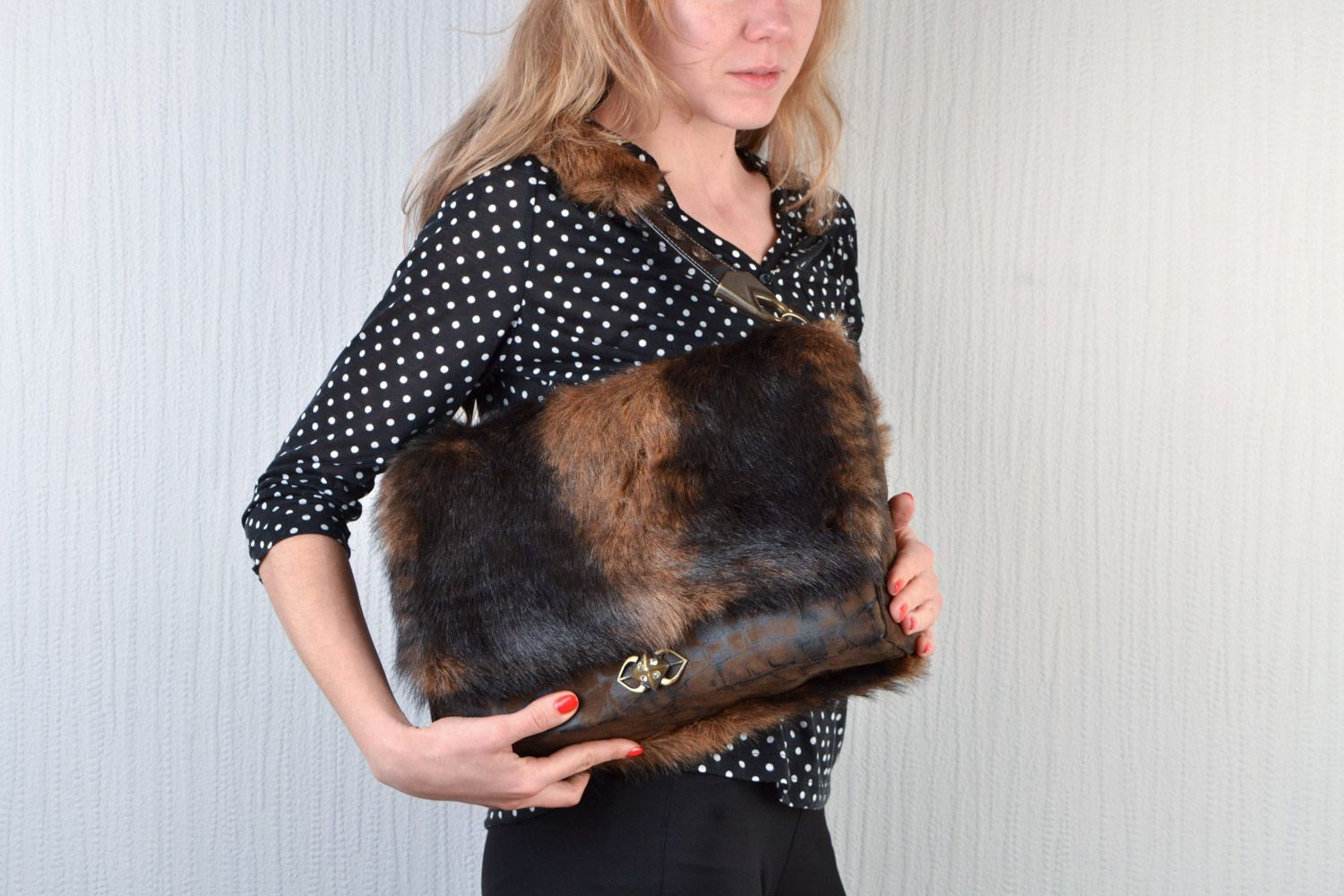 Handmade female brown shoulder bag with artificial fur for winter time photo 1