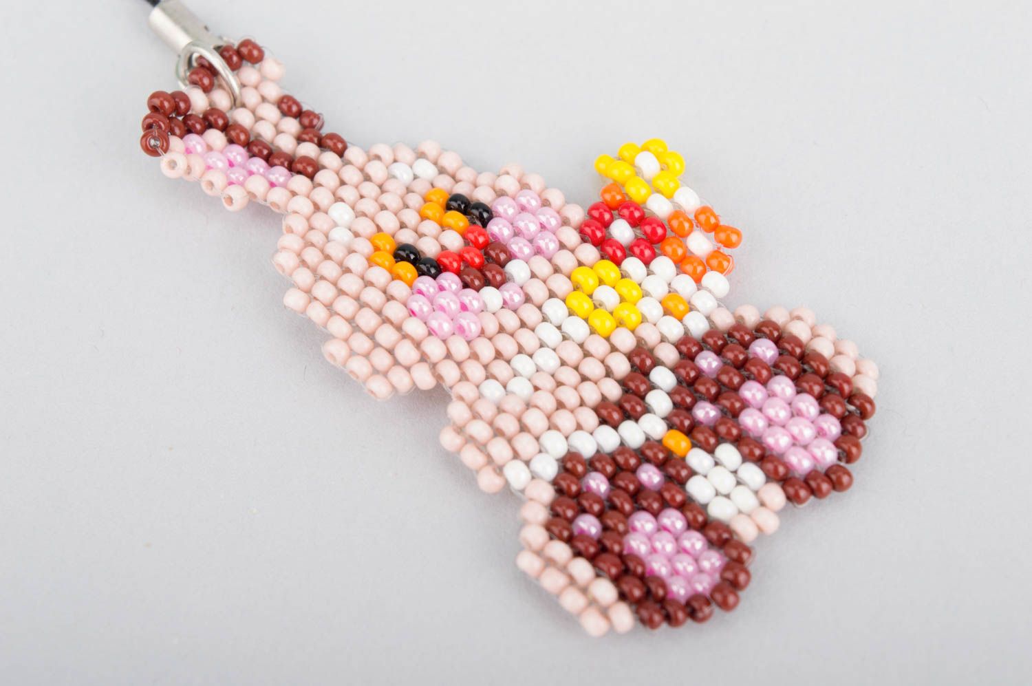 Брелок из бисера брелок ручной работы брелок для ключей в виде розового зайца фото 4