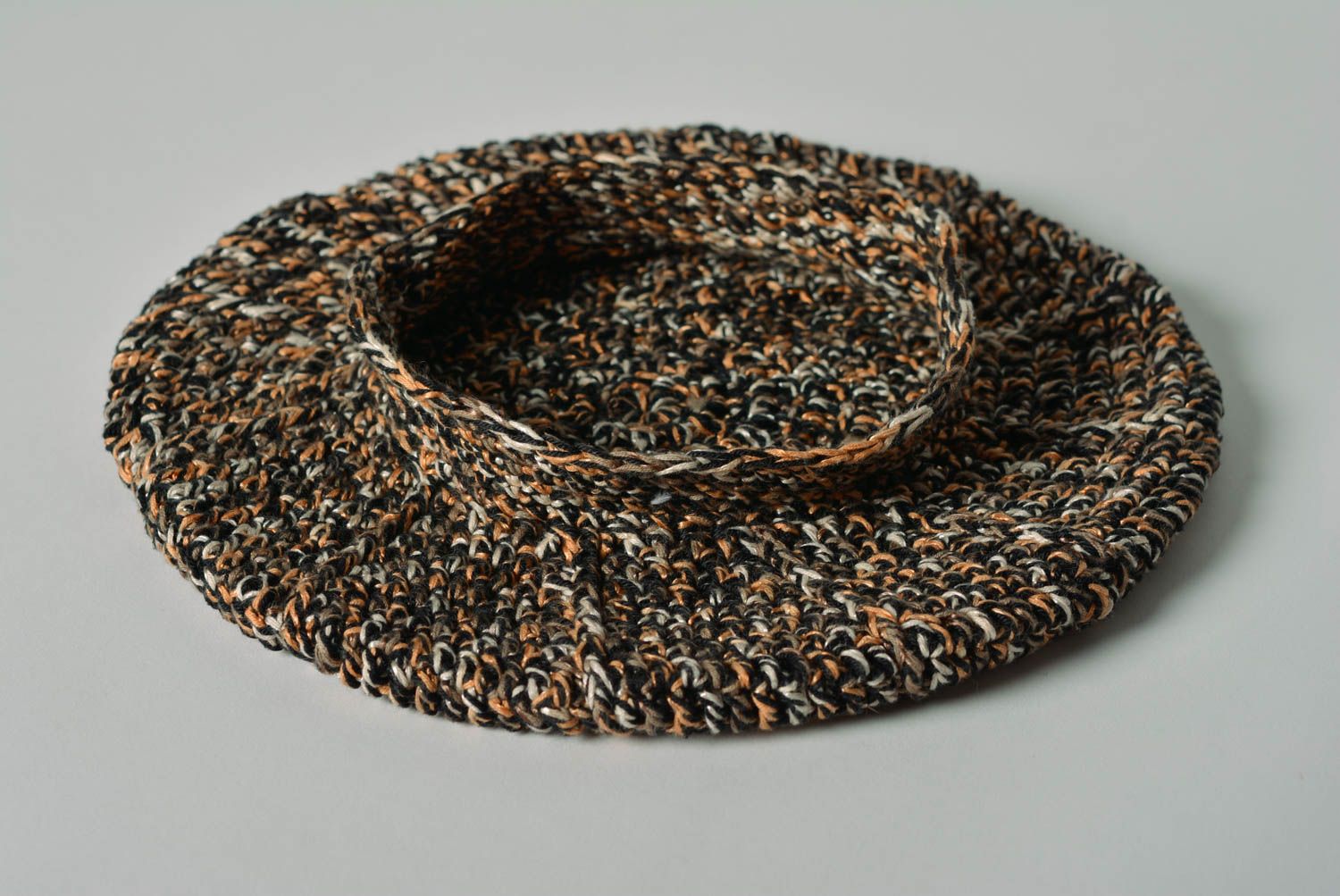 Béret tricoté au crochet fait main en fils de coton accessoire pour femme photo 2