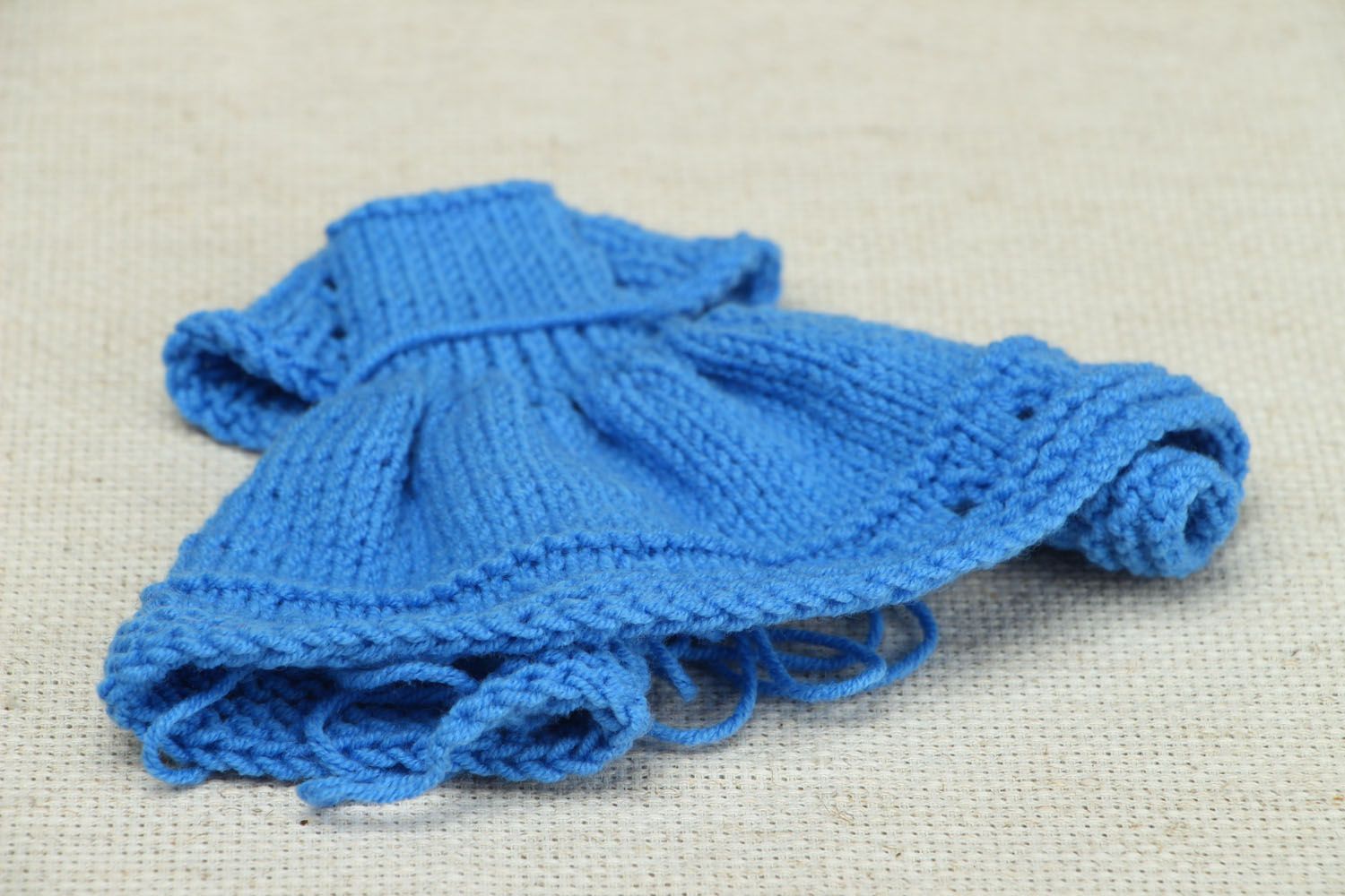 Robe de poupée tricotée faite main photo 3