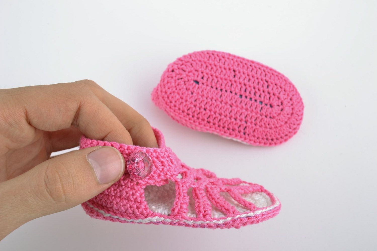 Beautiful handmade pink lacy knitted baby booties sandals for girl photo 2