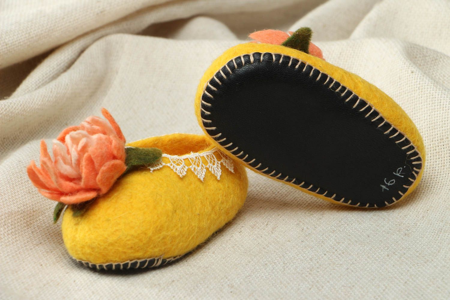 Beautiful felted wool slippers photo 3