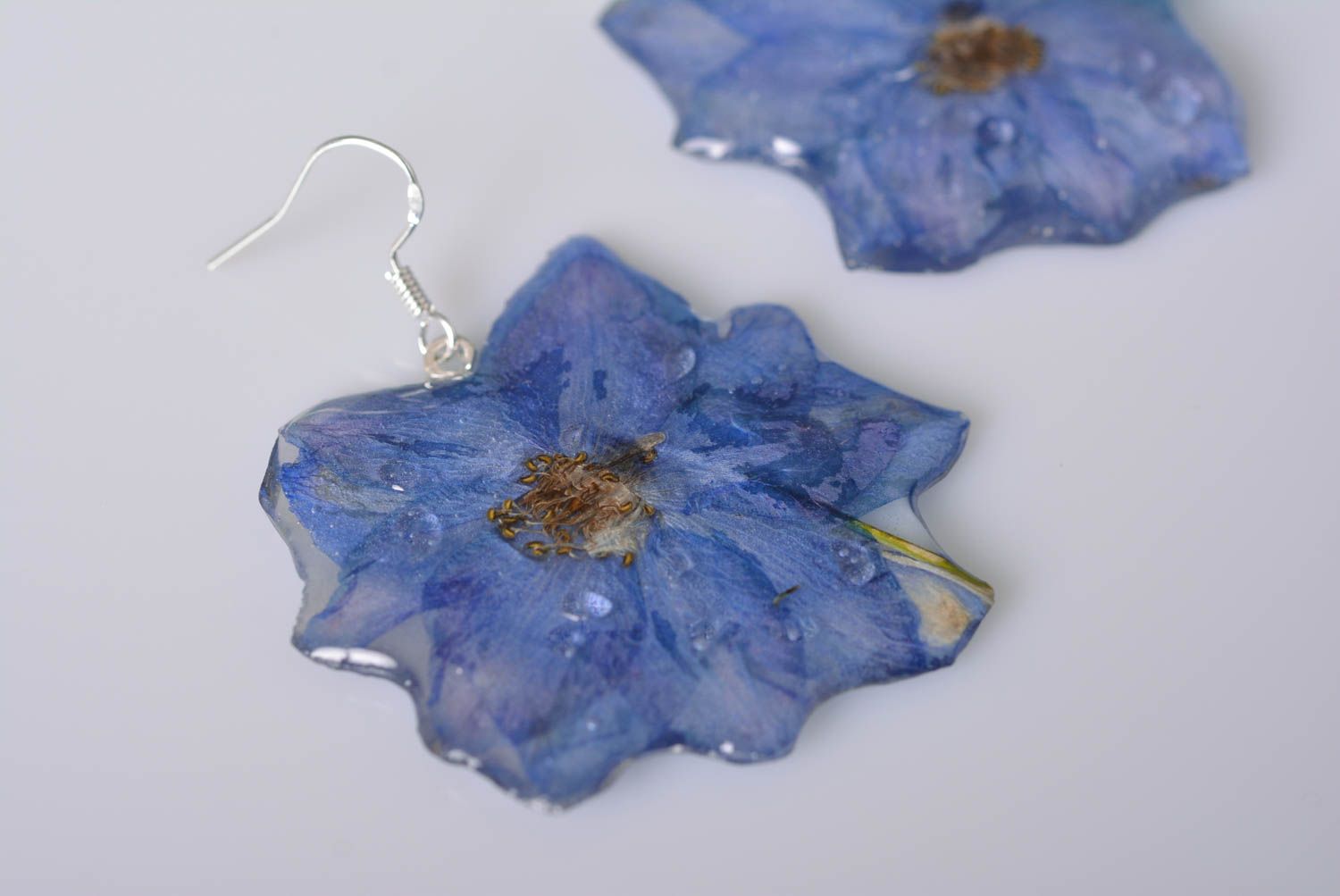 Designer Schmuck handmade Blumen Ohrringe Damen Ohrhänger blau mit Rittersporn foto 2