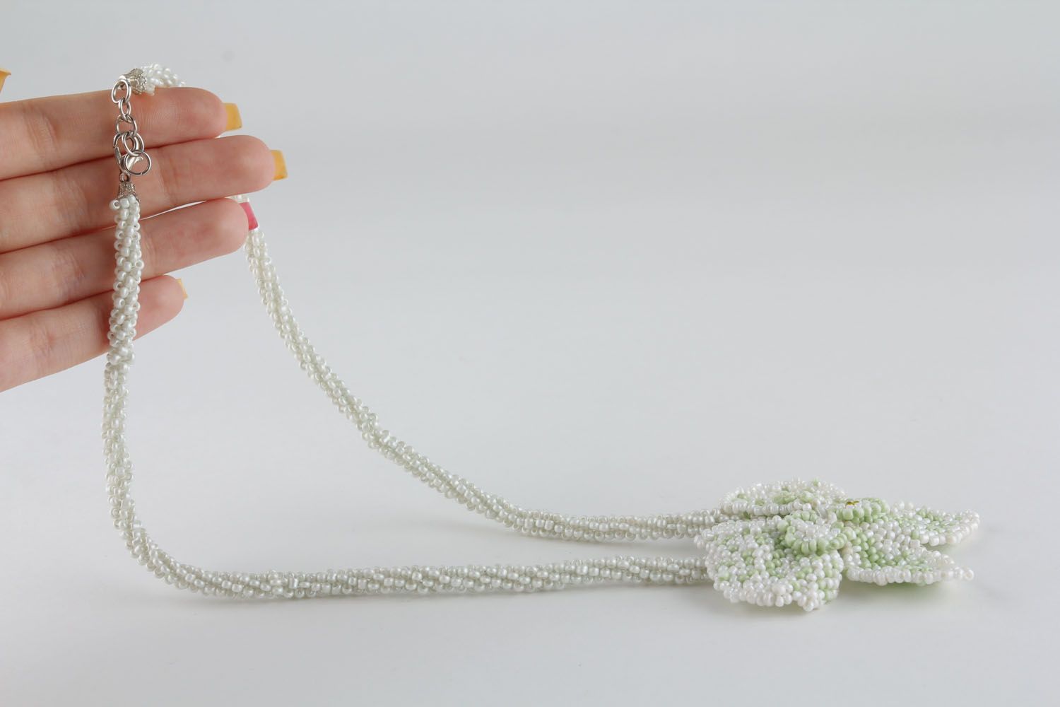 Collier artisanal en perles de rocaille chinois photo 4