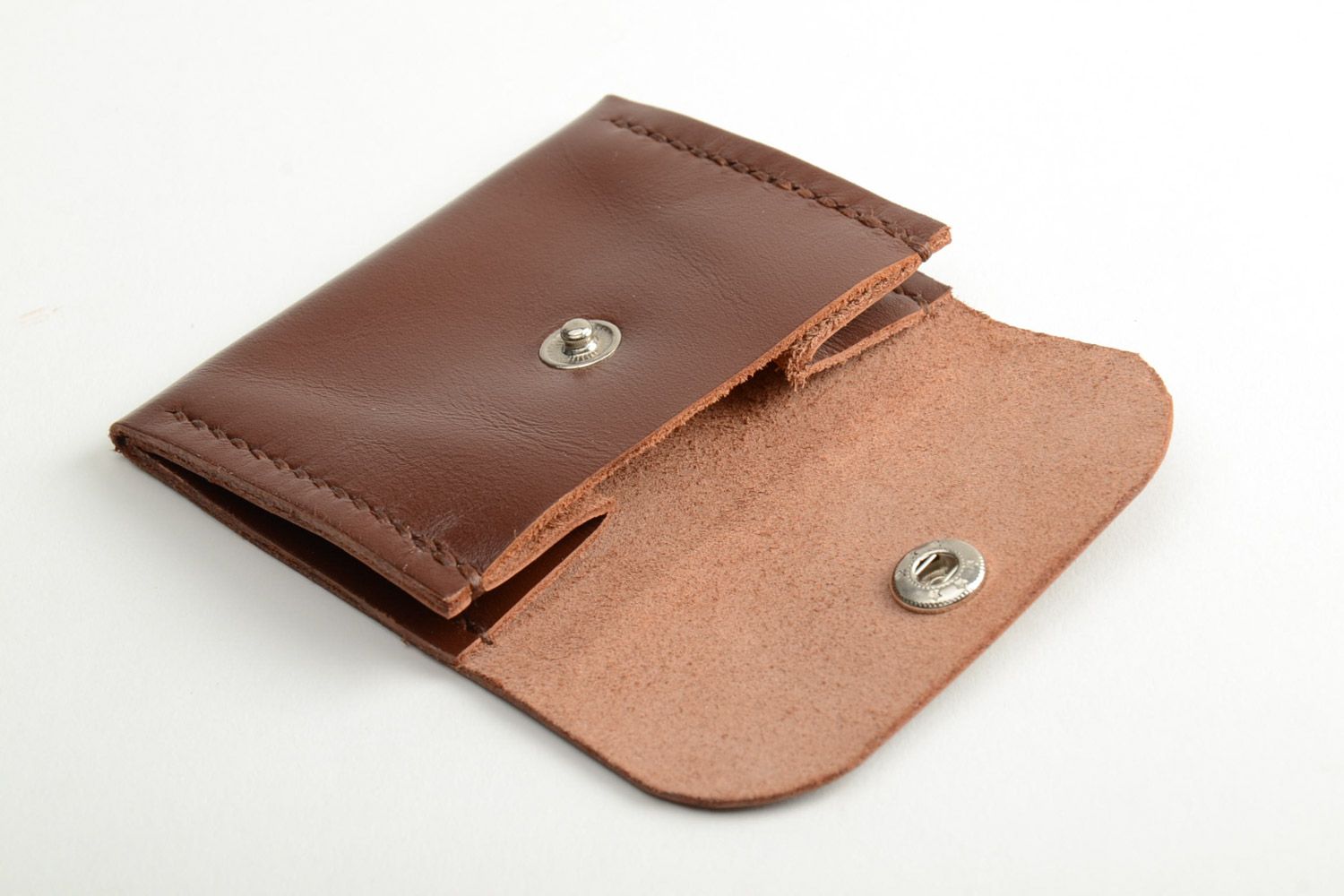 Handmade men's coin purse sewn of genuine leather of brown color with metal stud photo 4