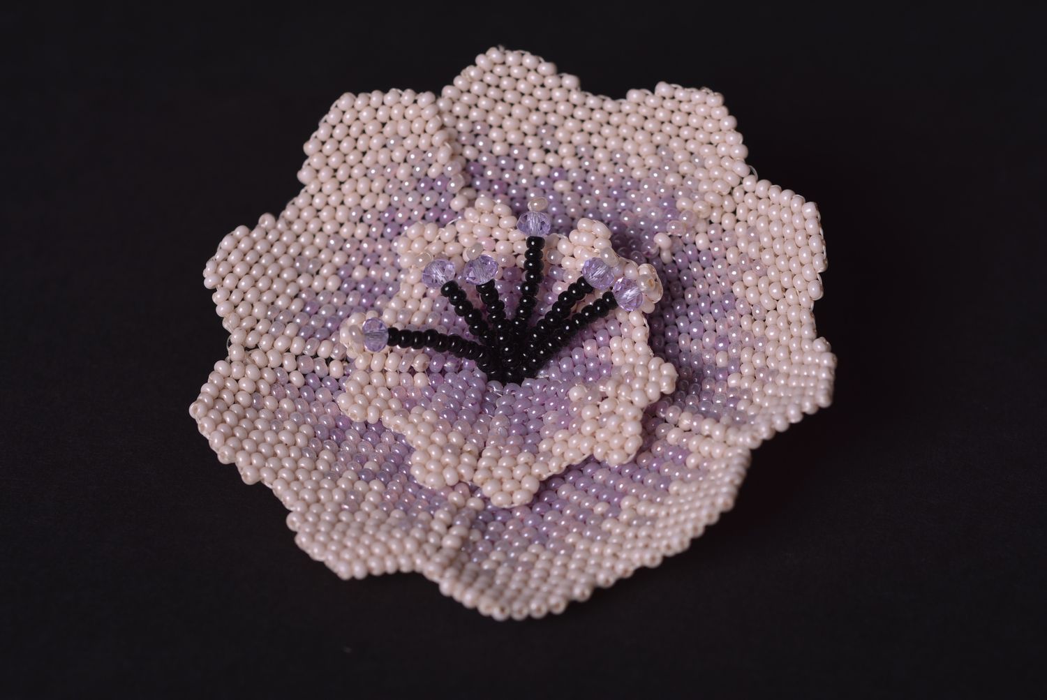 Broche fleur Bijou fait main en perles de rocaille Accessoire pour femme photo 1