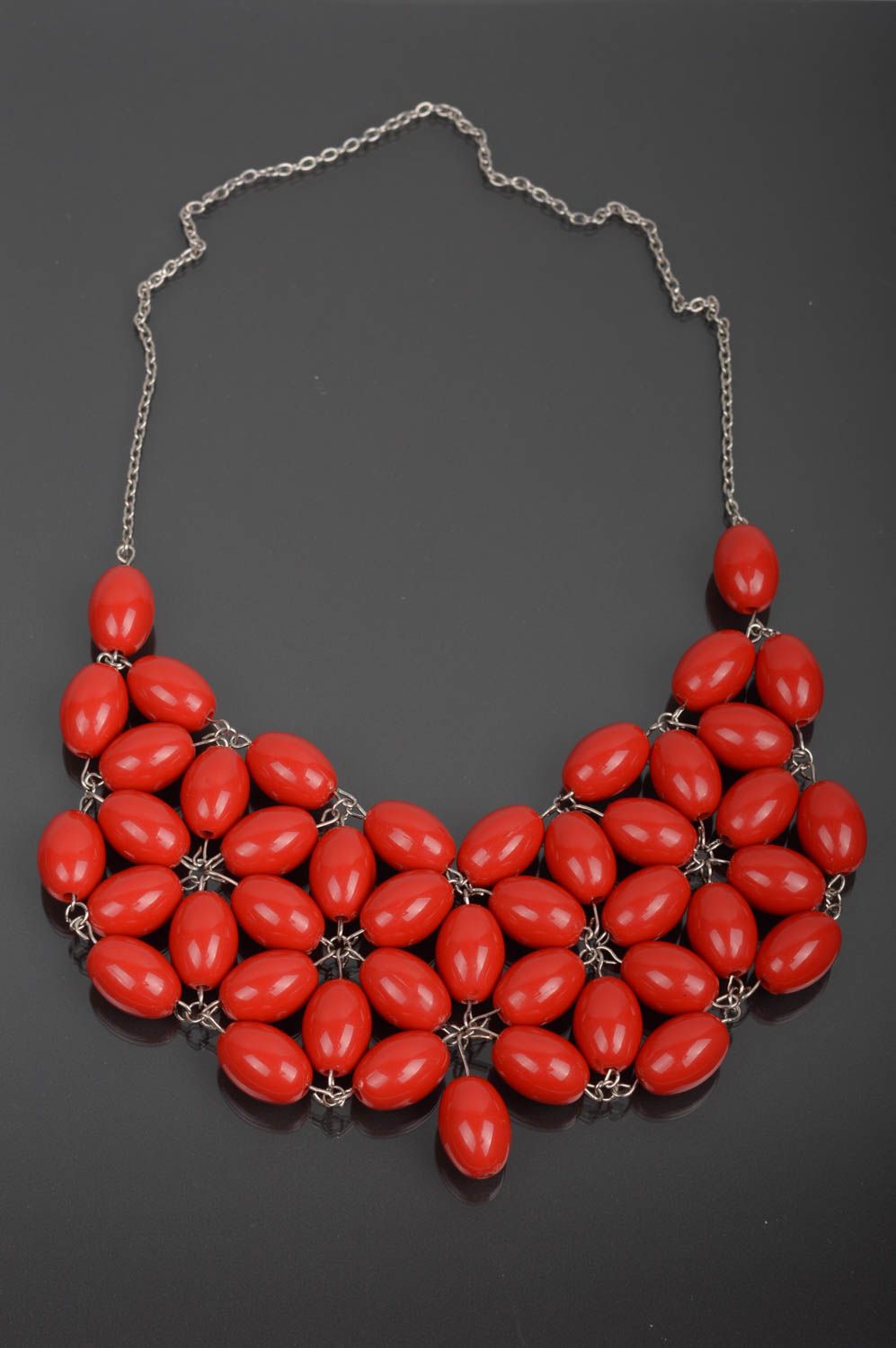 Gros collier Bijou fait main perles plastiques rouges chaîne Cadeau femme photo 1