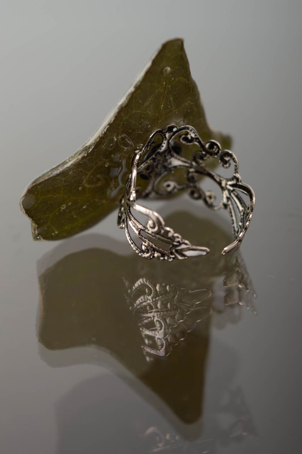 Handmade massive ring with ivy leaf photo 2