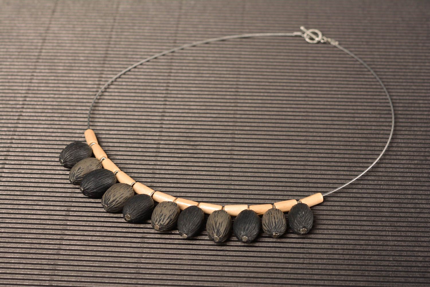 Collana con perle fatta a mano accessori originali in argilla polimerica foto 1