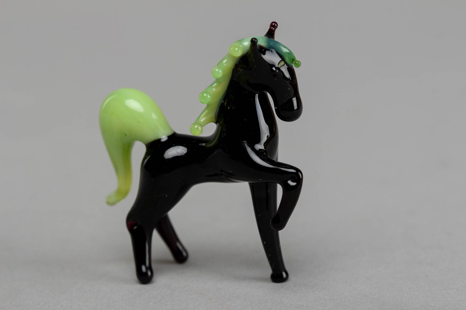 Handgemachte Lampwork Figur aus Glas Dunkles Pferd foto 1
