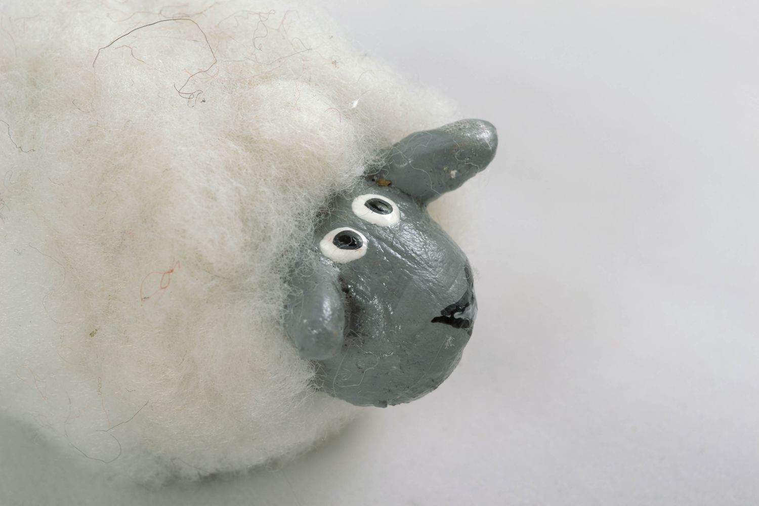 Statuina in cartapesta fatta a mano pecorella divertente souvenir artigianale foto 4
