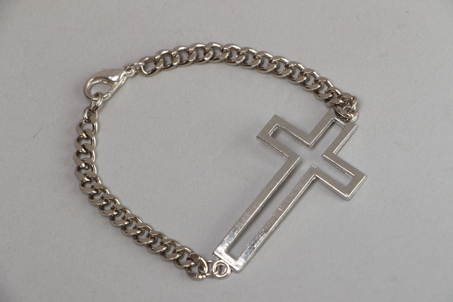 Handmade fashionable metal chain wrist bracelet with cross charm for women photo 1