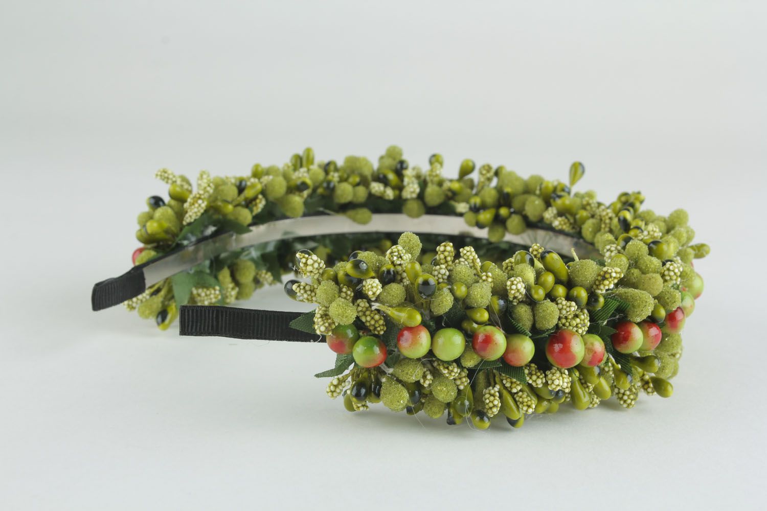 Headband with green berries photo 3