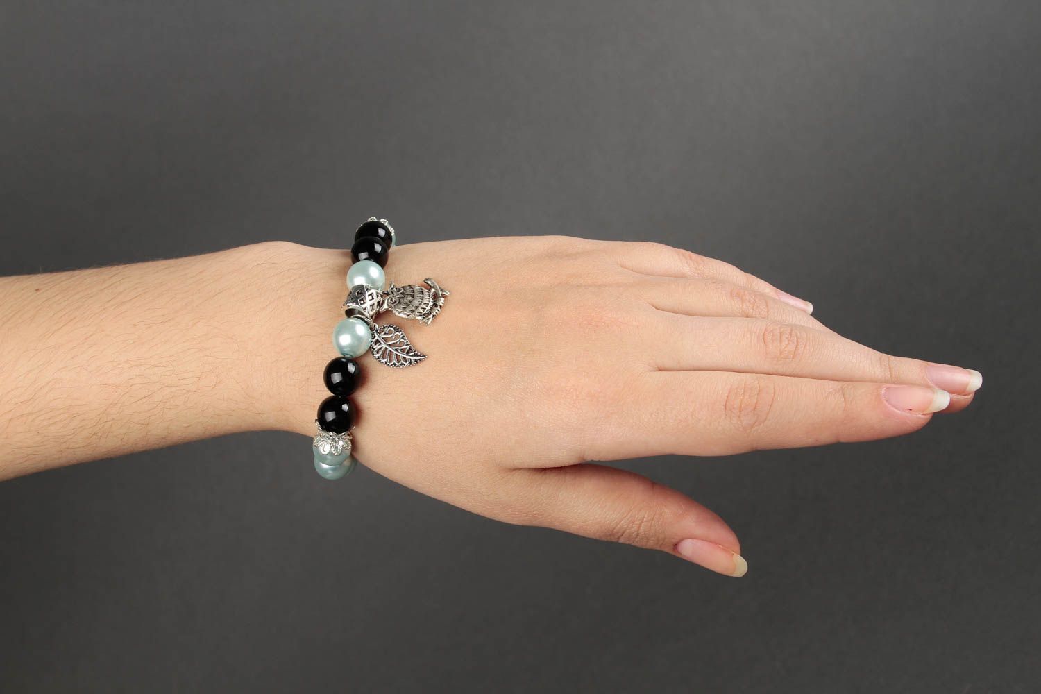 Handmade black and silver color beads bracelet with owl charm for young girls photo 2