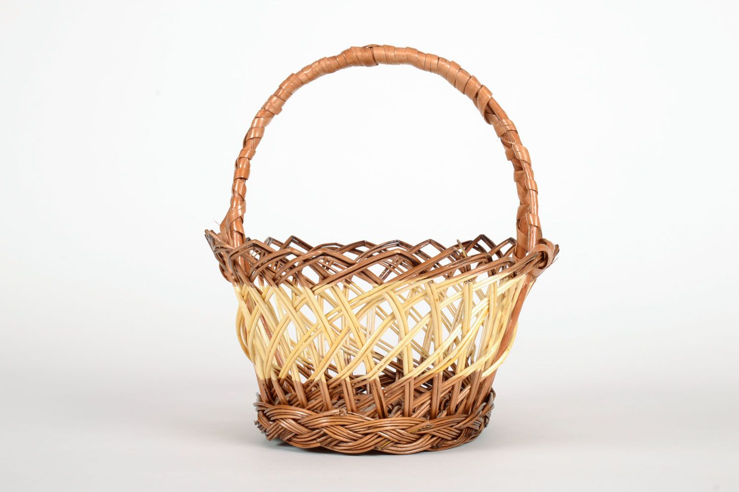 Woven basket with handle  photo 2