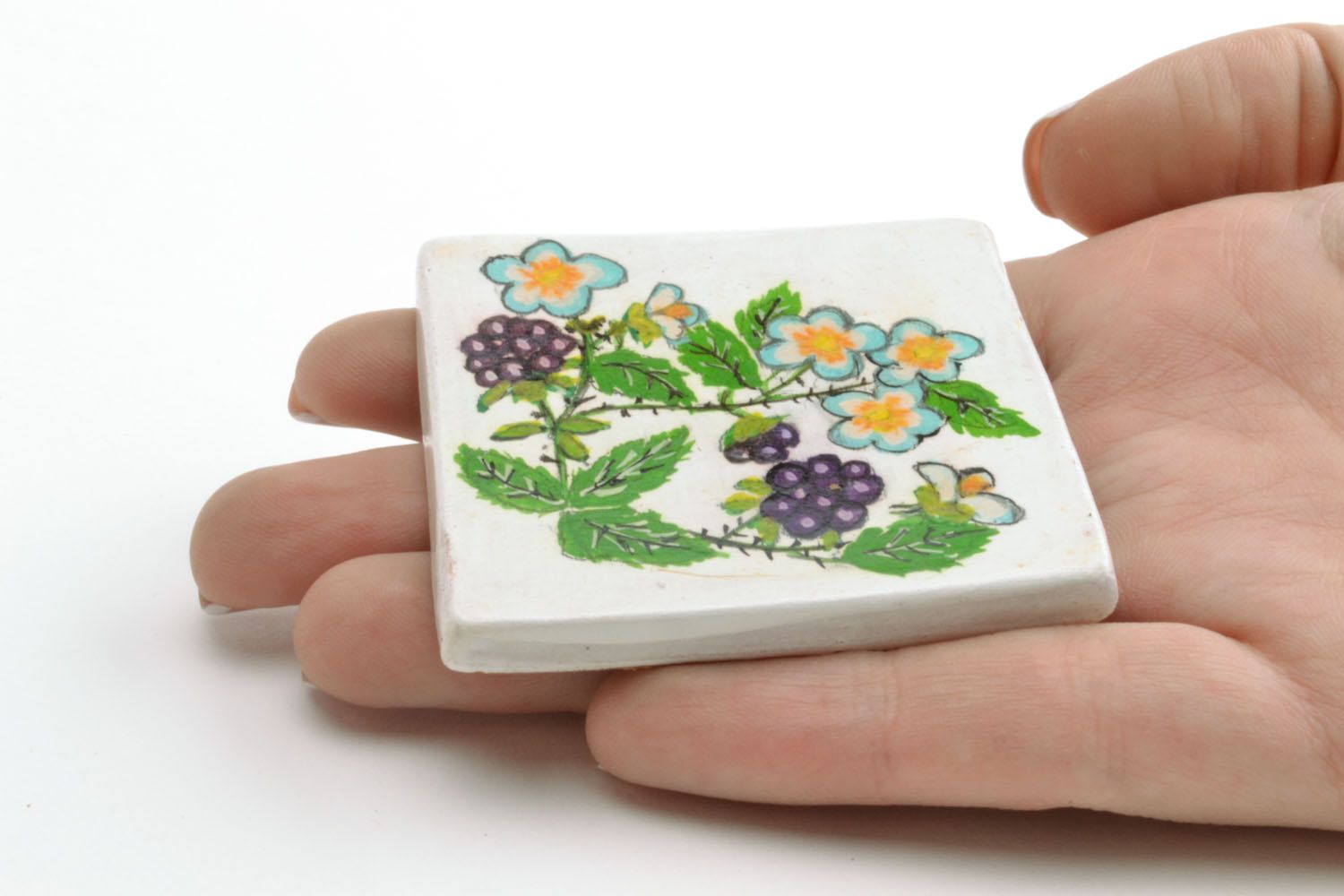 Imã de cerâmica feito à mão para frigorífico lembrancinha Amora Preta foto 3