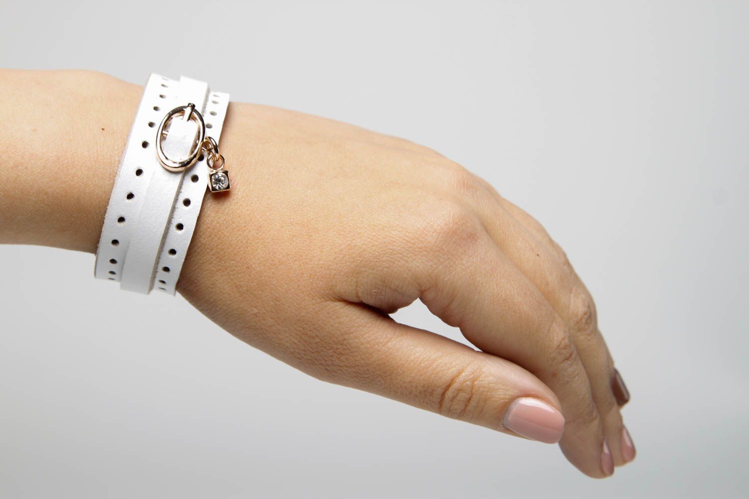 Bracelet cuir Bijou fait main blanc large boutons-pression Accessoire design photo 2