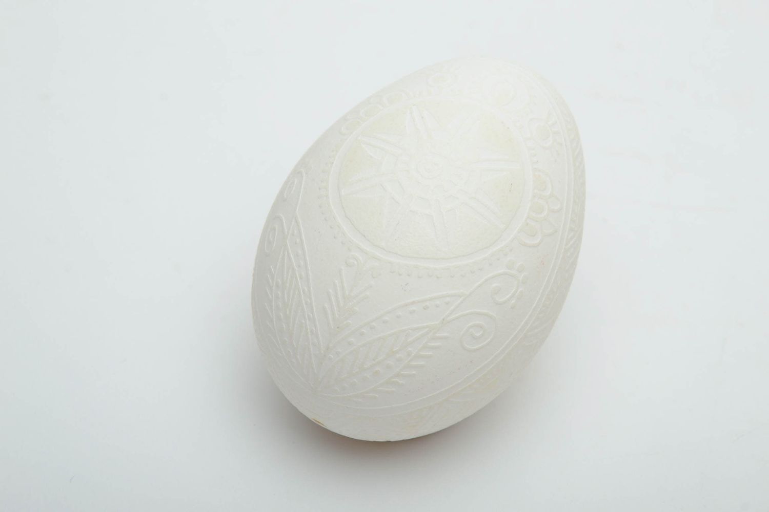 White Easter egg etched with vinegar  photo 2