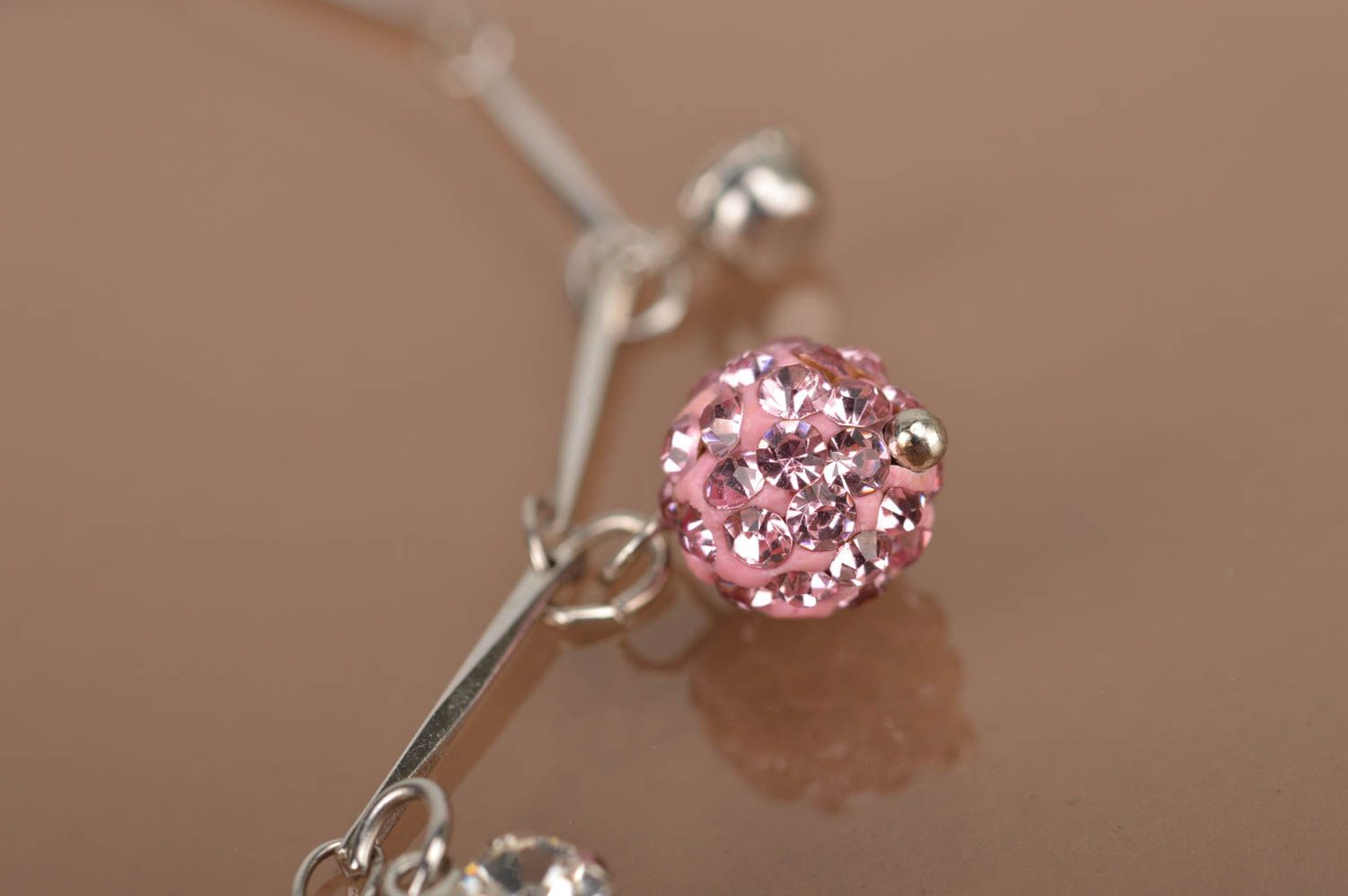 Bracelet en métal Bijou fait main avec perles roses brillantes Cadeau pour femme photo 3
