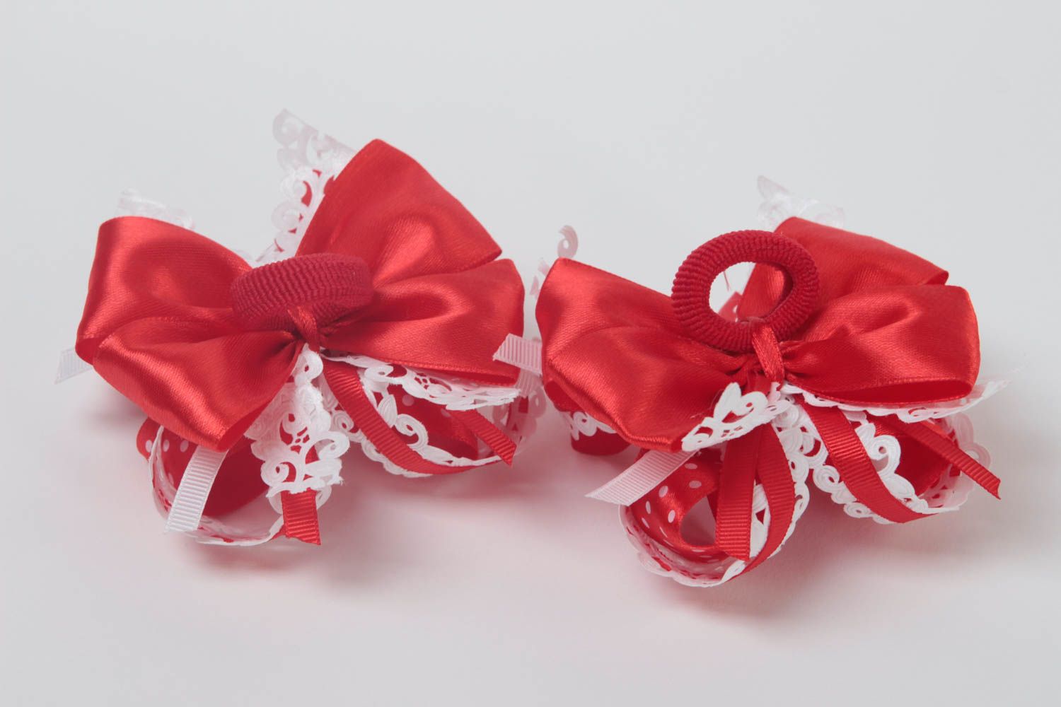 Резинки для волос в виде бантиков набор из 2 штук красные с белыми ручная работа фото 4