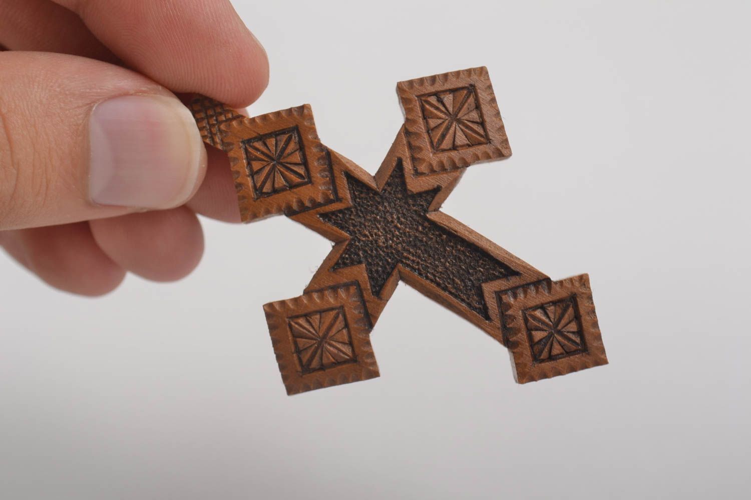 Croix pectorale faite main Pendentif en bois petit original Objet religieux photo 5