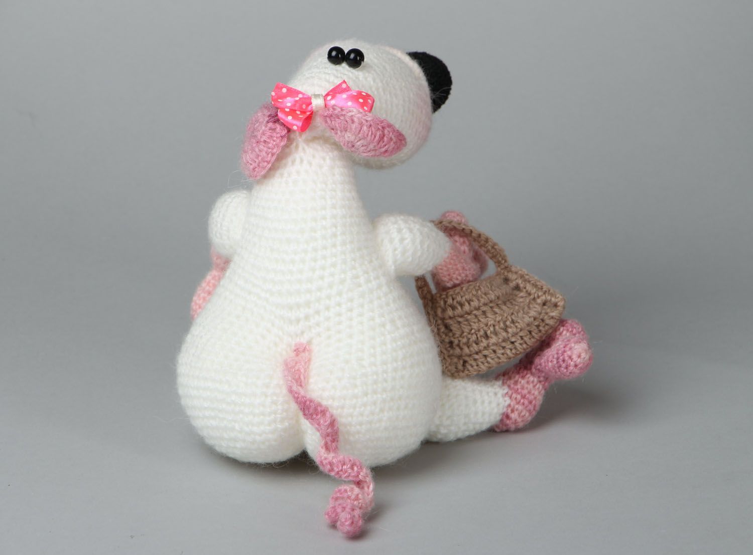 Crocheted mouse with handbag photo 3