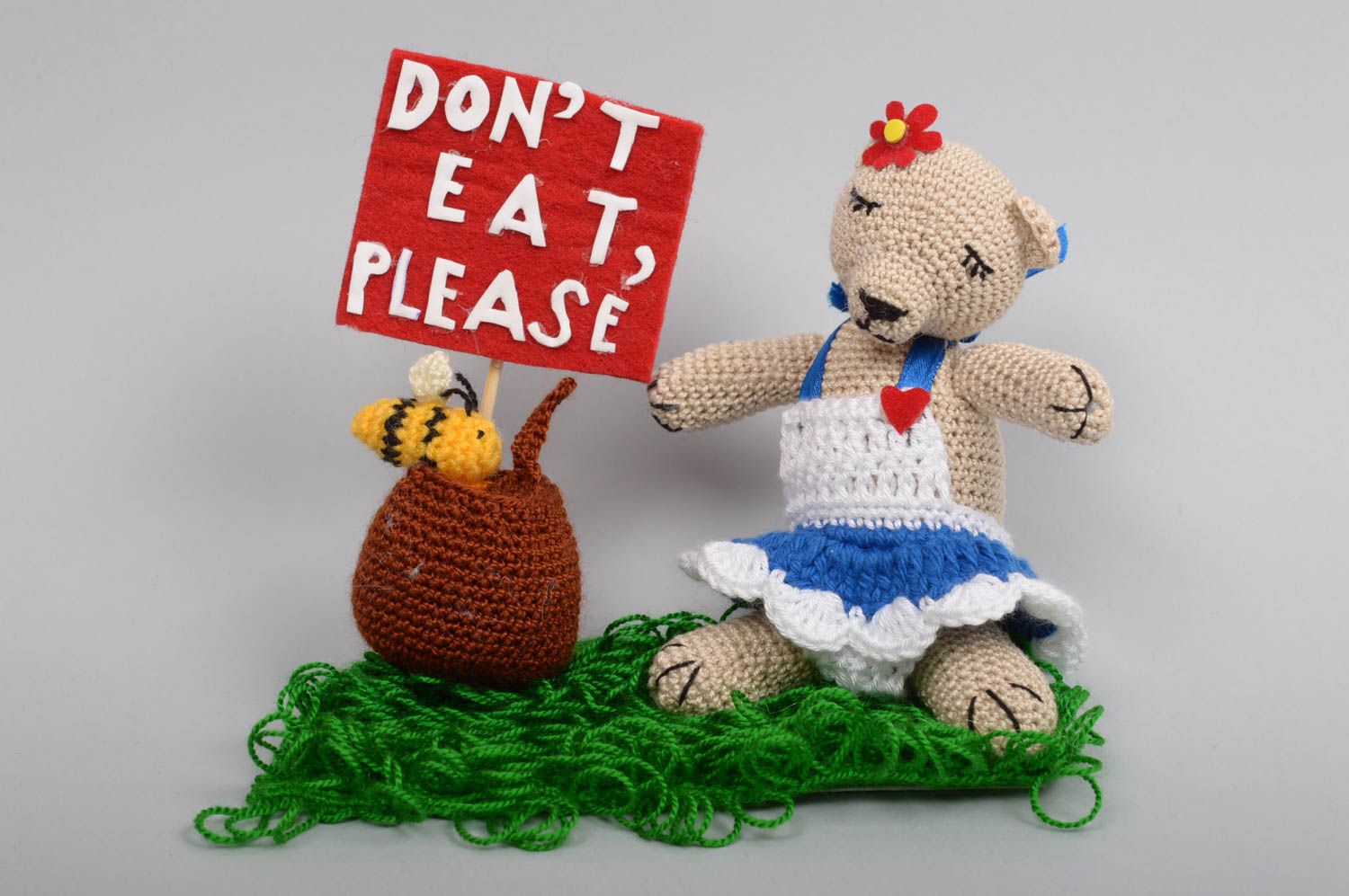 Peluche ourse avec du miel faite main Jouet tricot au crochet Cadeau pour enfant photo 1