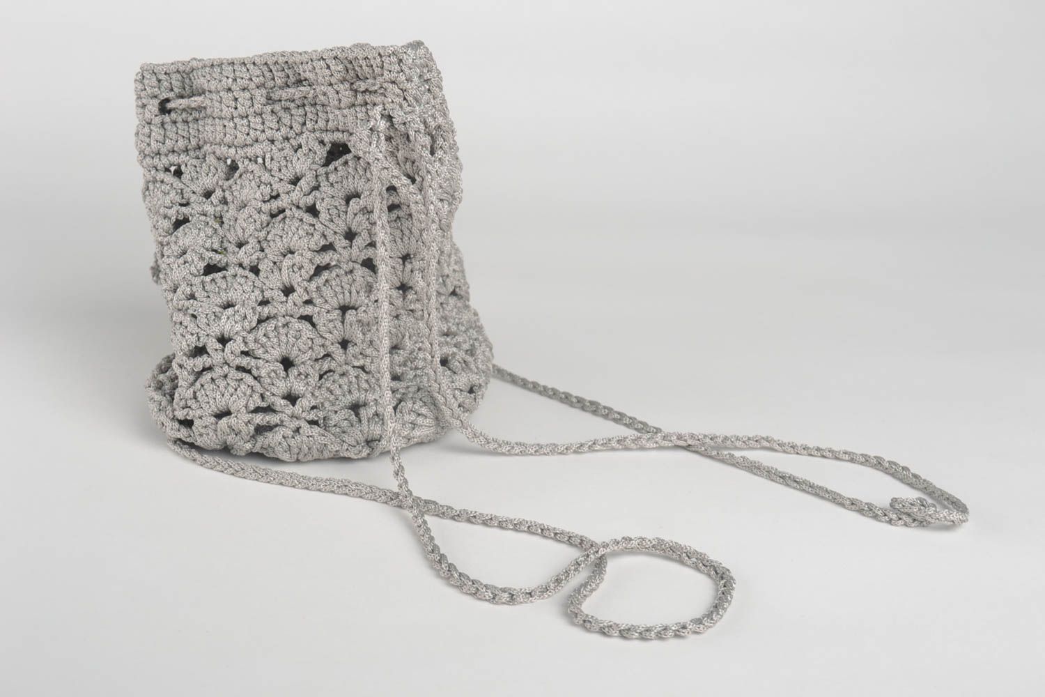 Stadtrucksack Damen handmade gehäklete Tasche Geschenk für Frauen grau weiß foto 4