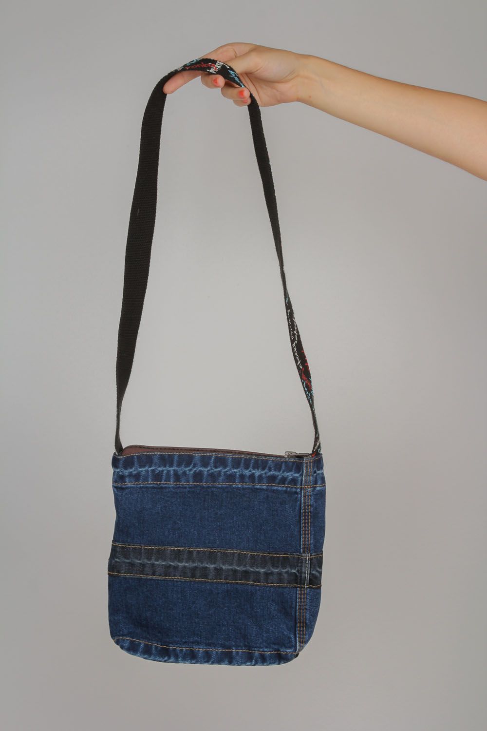 Petit sac à épaule en jean fait main avec bretelle longue original pour femme photo 3