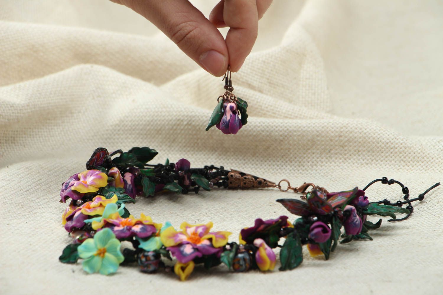 Plastic necklace and earrings Pansies photo 4