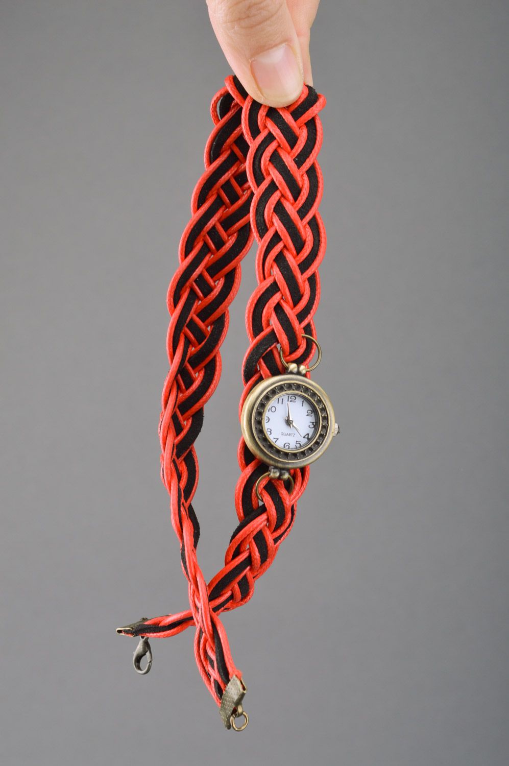 Montre femme bracelet tressé rouge et noir mécanique ronde originale faite main photo 3