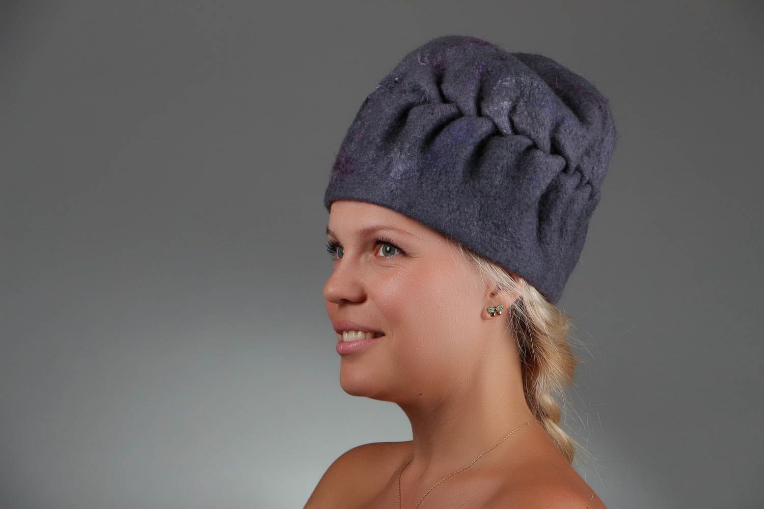 Gray hat made using nunofelting technique photo 4