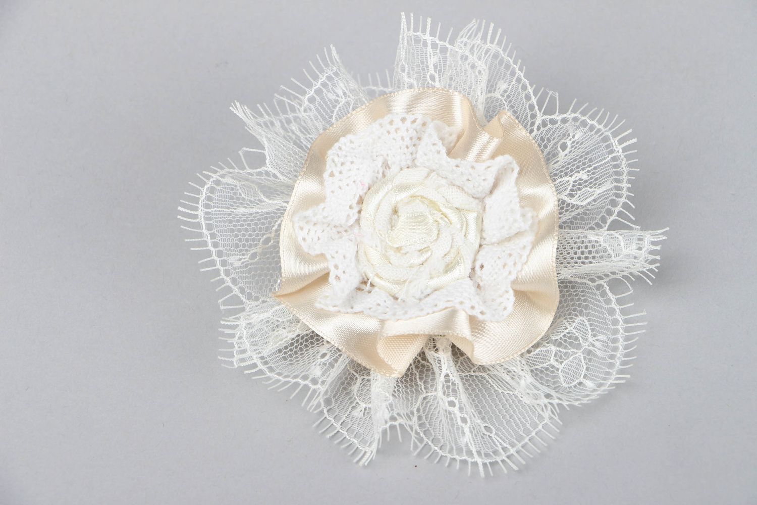 Brooch-barrette made of lace photo 2