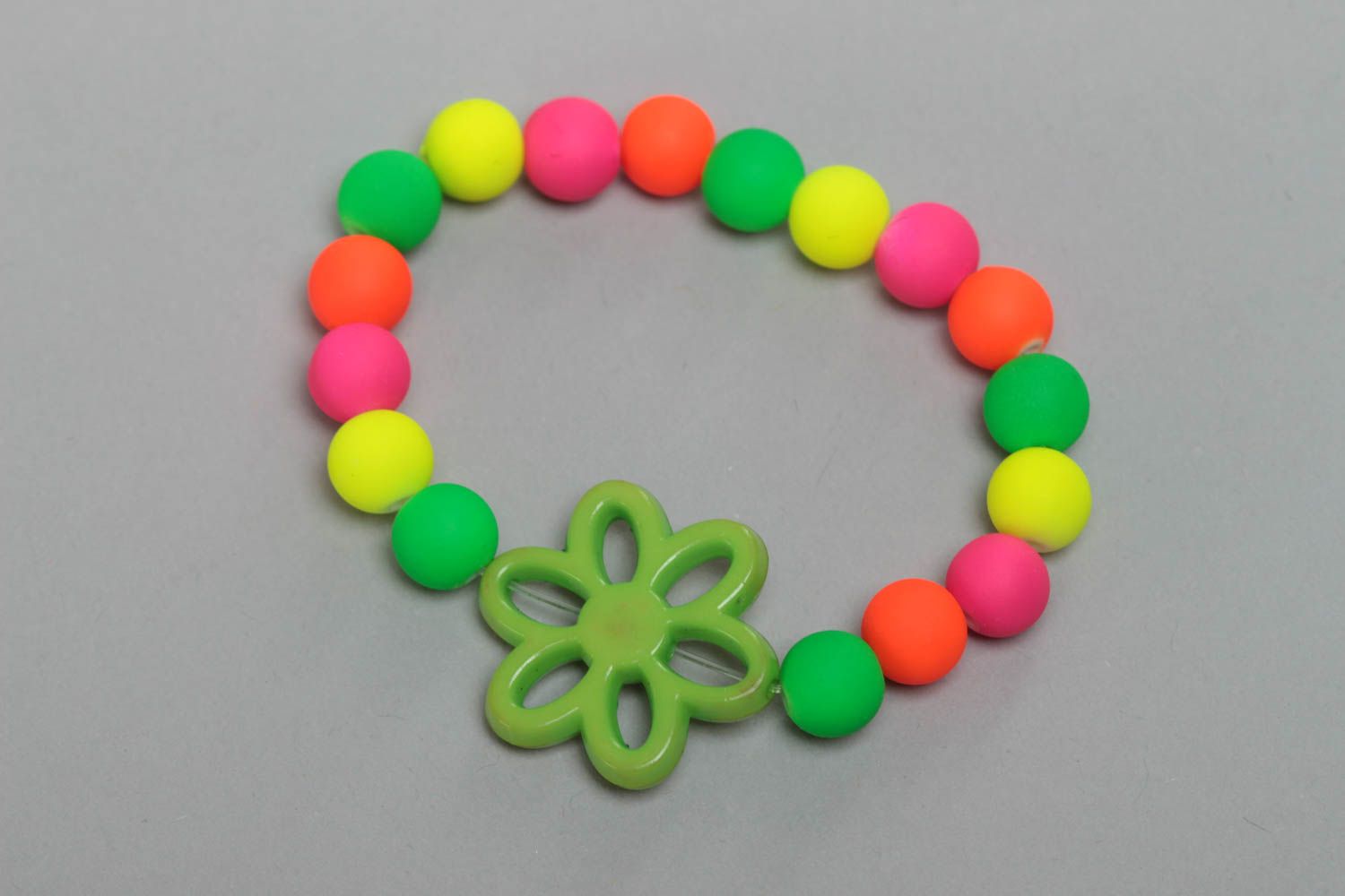 Small handmade children's bracelet with plastic beads bright colorful jewelry photo 2