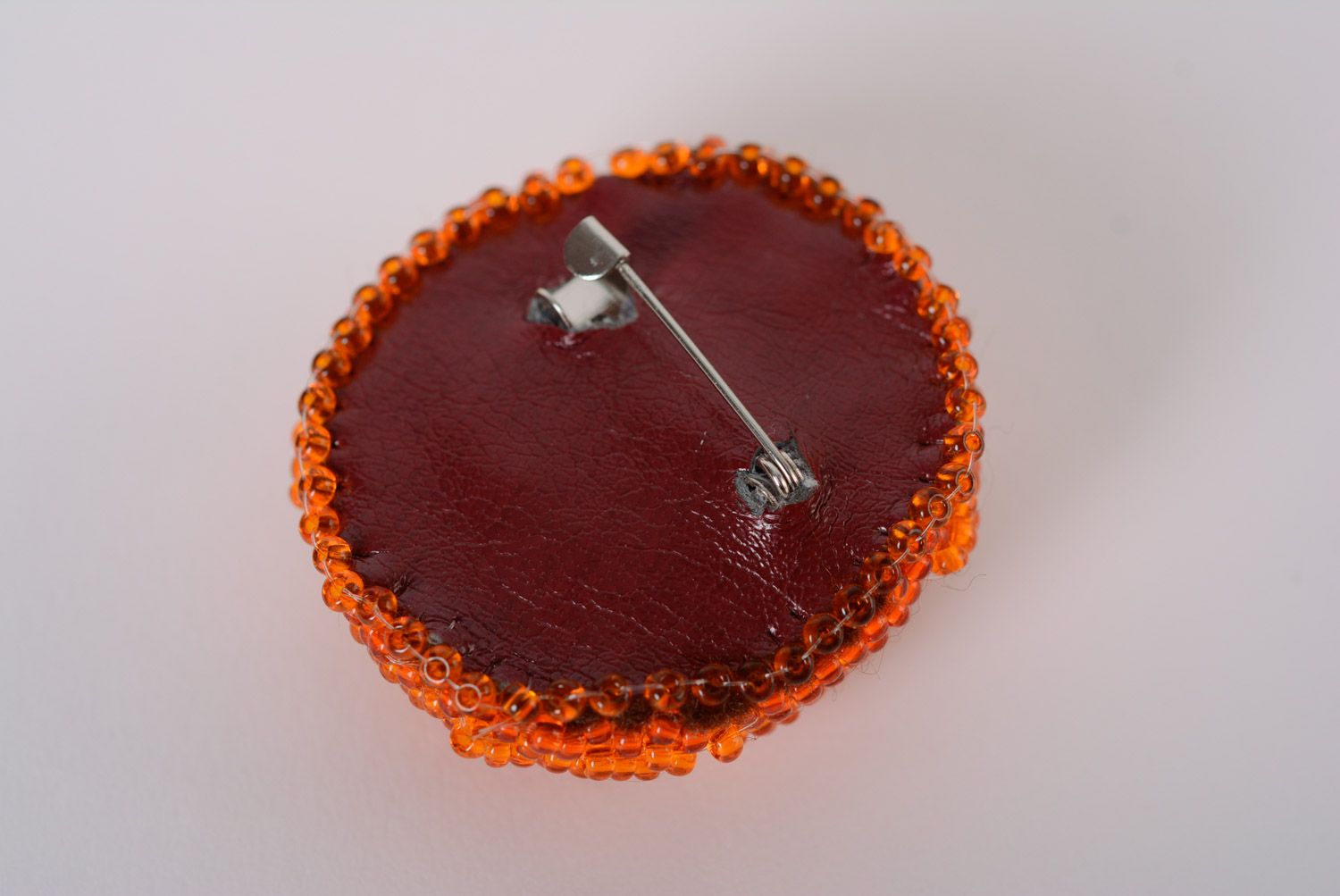Broche original de abalorios con forma de flor artesanal anaranjado foto 5