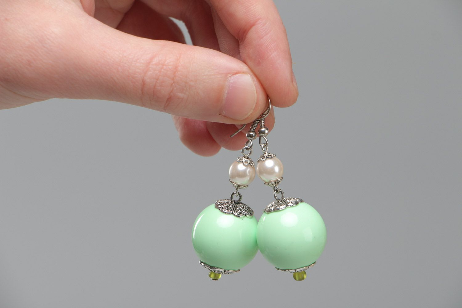 Boucles d'oreilles menthe pendantes avec perles en acrylique faites main femme photo 4
