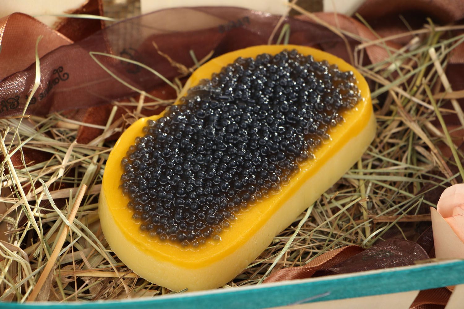Savon antiseptique en forme de tartine au caviar noir photo 4