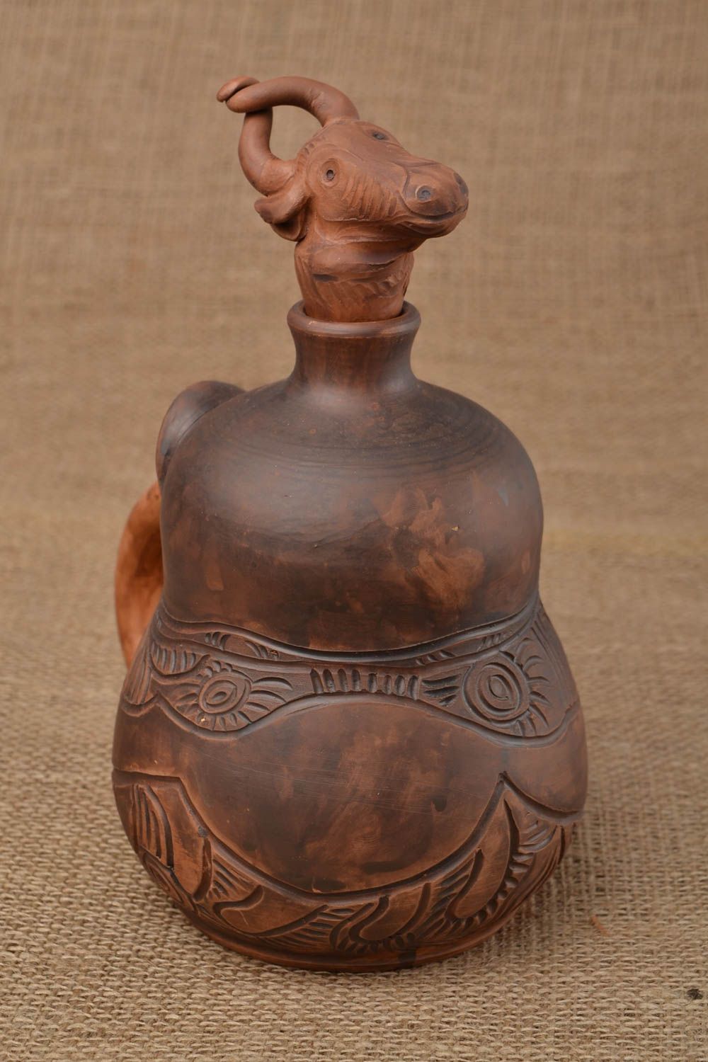 Botella de arcilla con tapón decorativa artesanal grande marrón con ornamento 1l foto 1