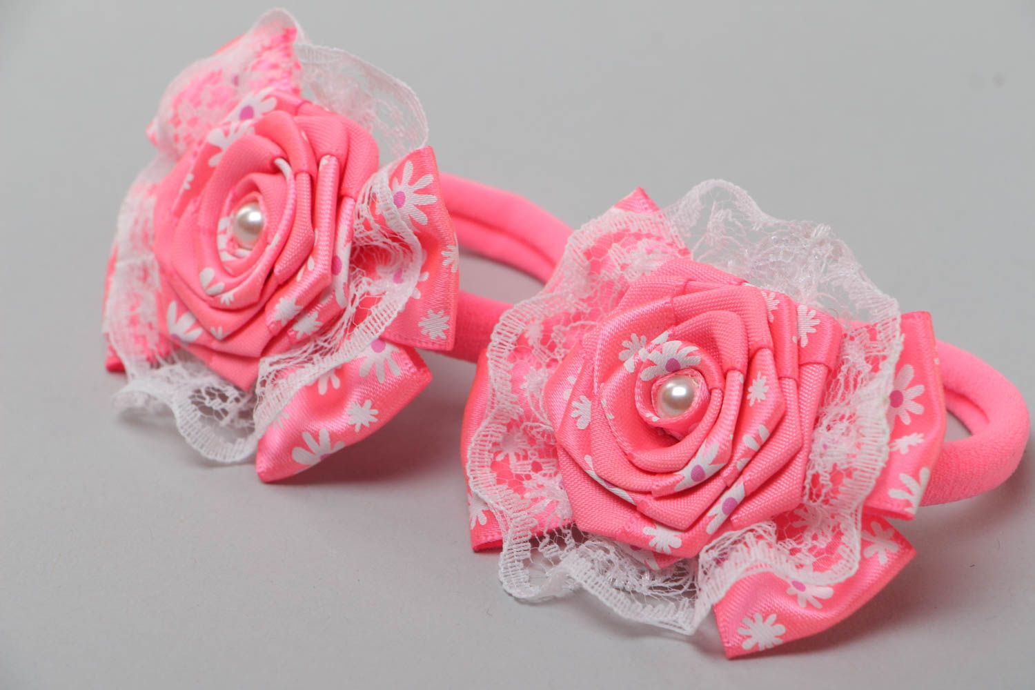 Handmade elastic hair bands with small tender pink flowers with lace 2 items photo 2
