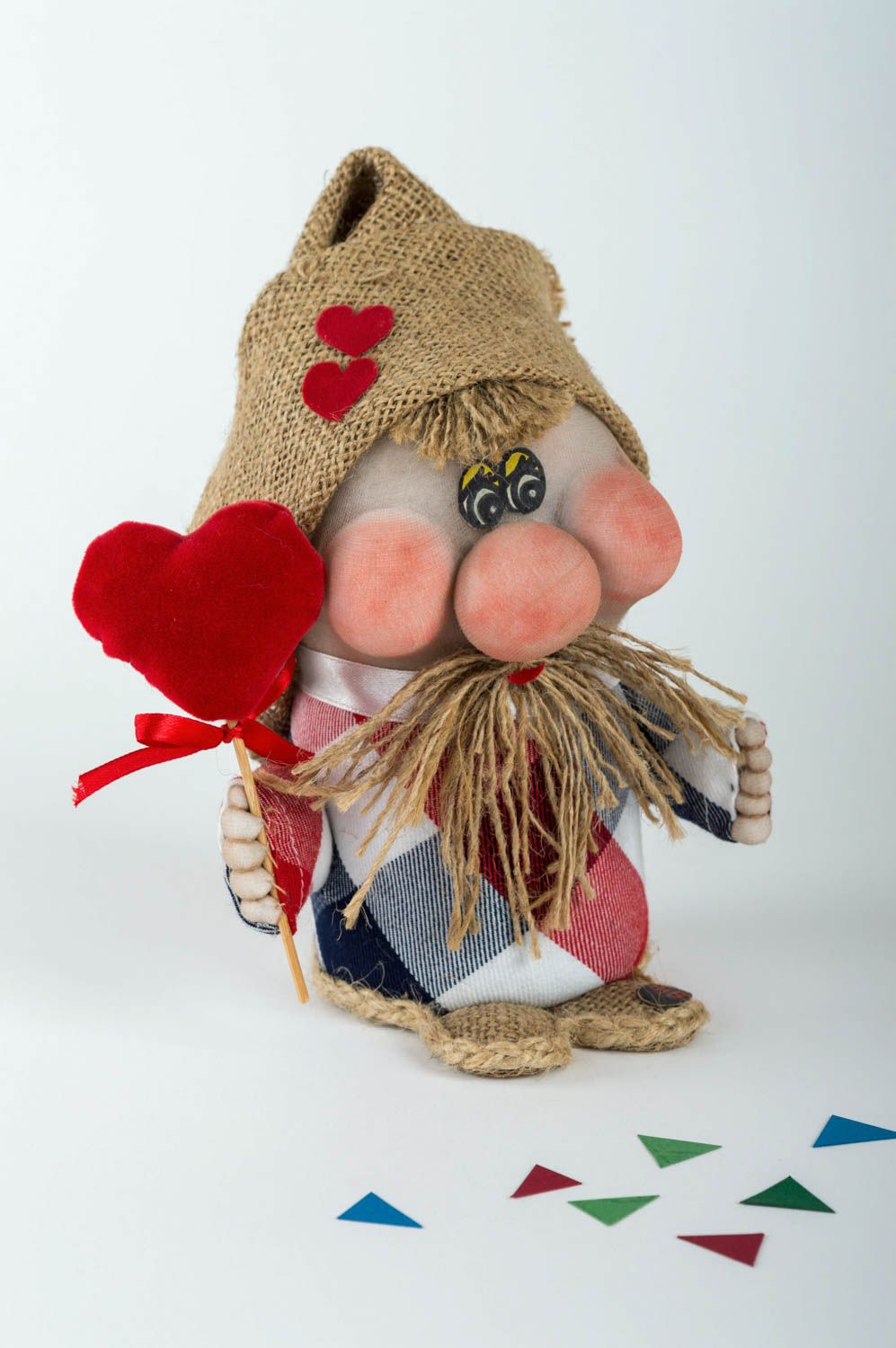 Текстильная кукла домовенок с сердечком ручной работы для декора интерьера фото 1