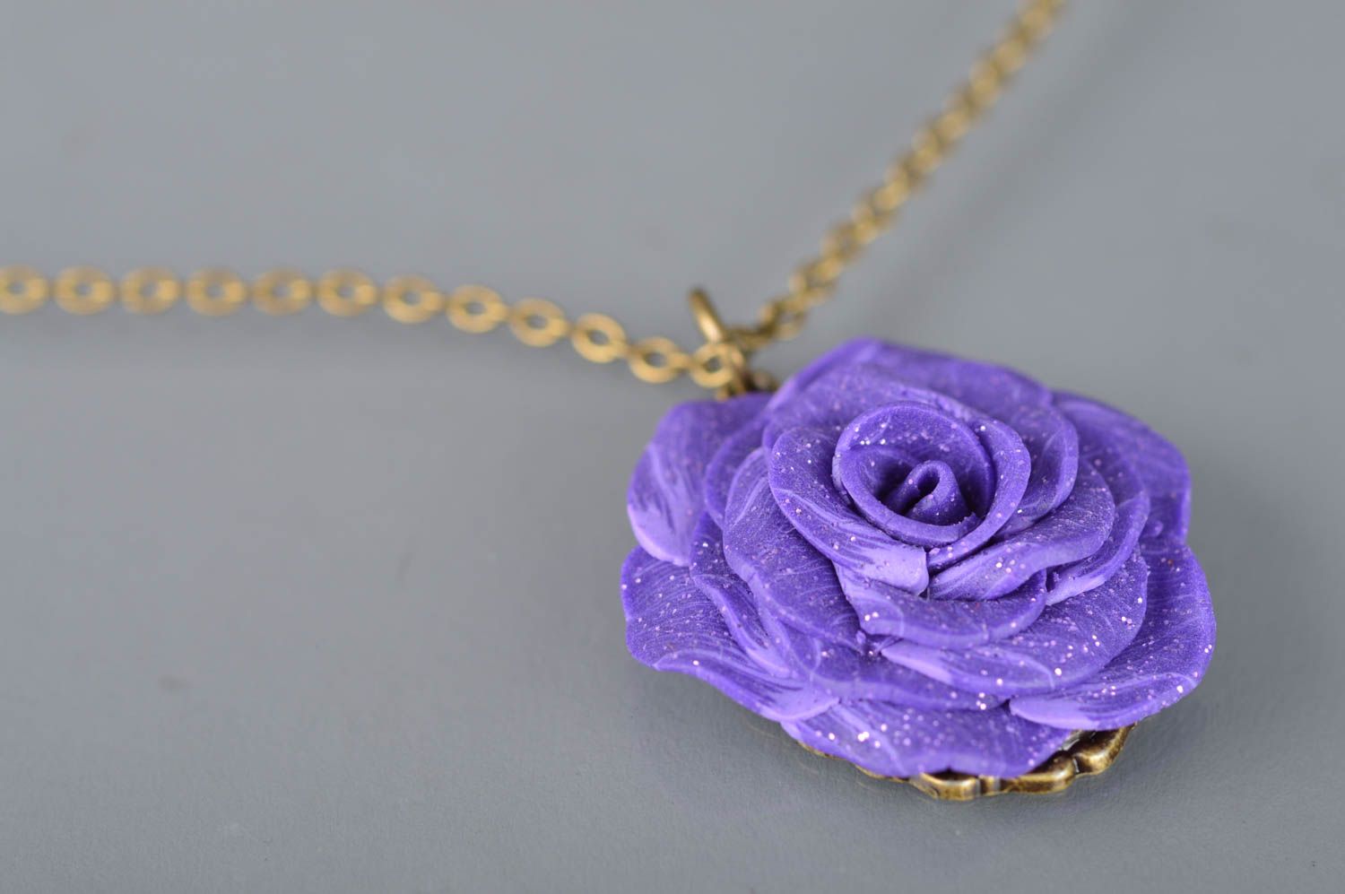 Pendentif en pâte polymère fait main fleur violette bijou pour femme de créateur photo 4