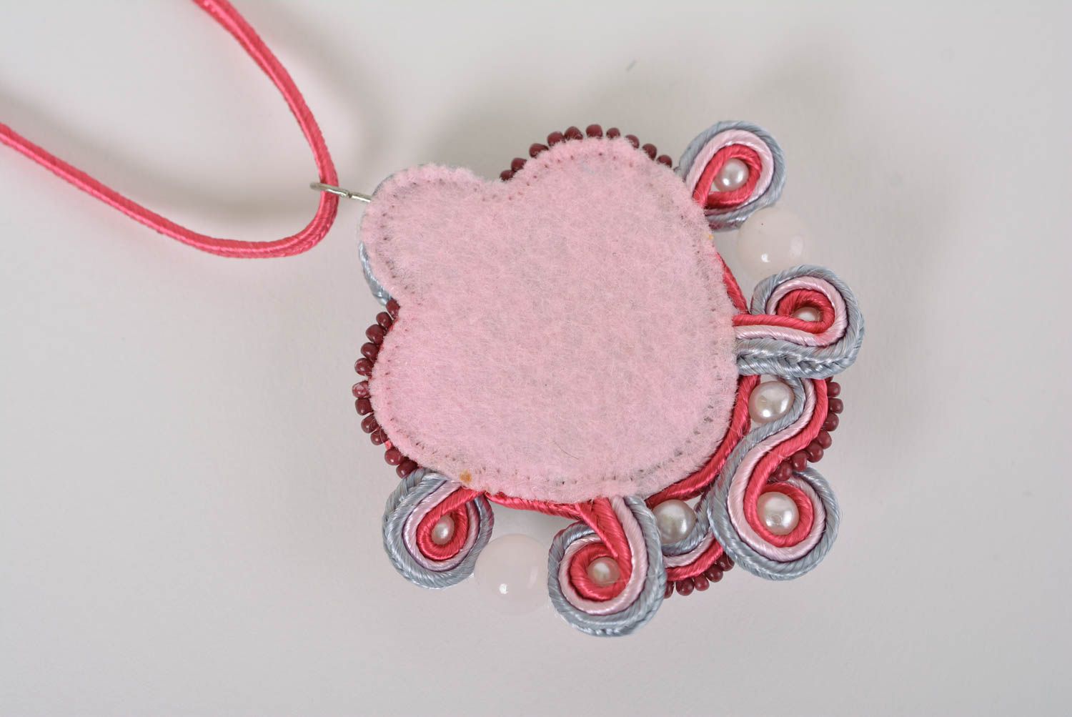 Кулон сутажная вышивка кулон ручной работы вышитый кулон с розовым кварцем фото 5