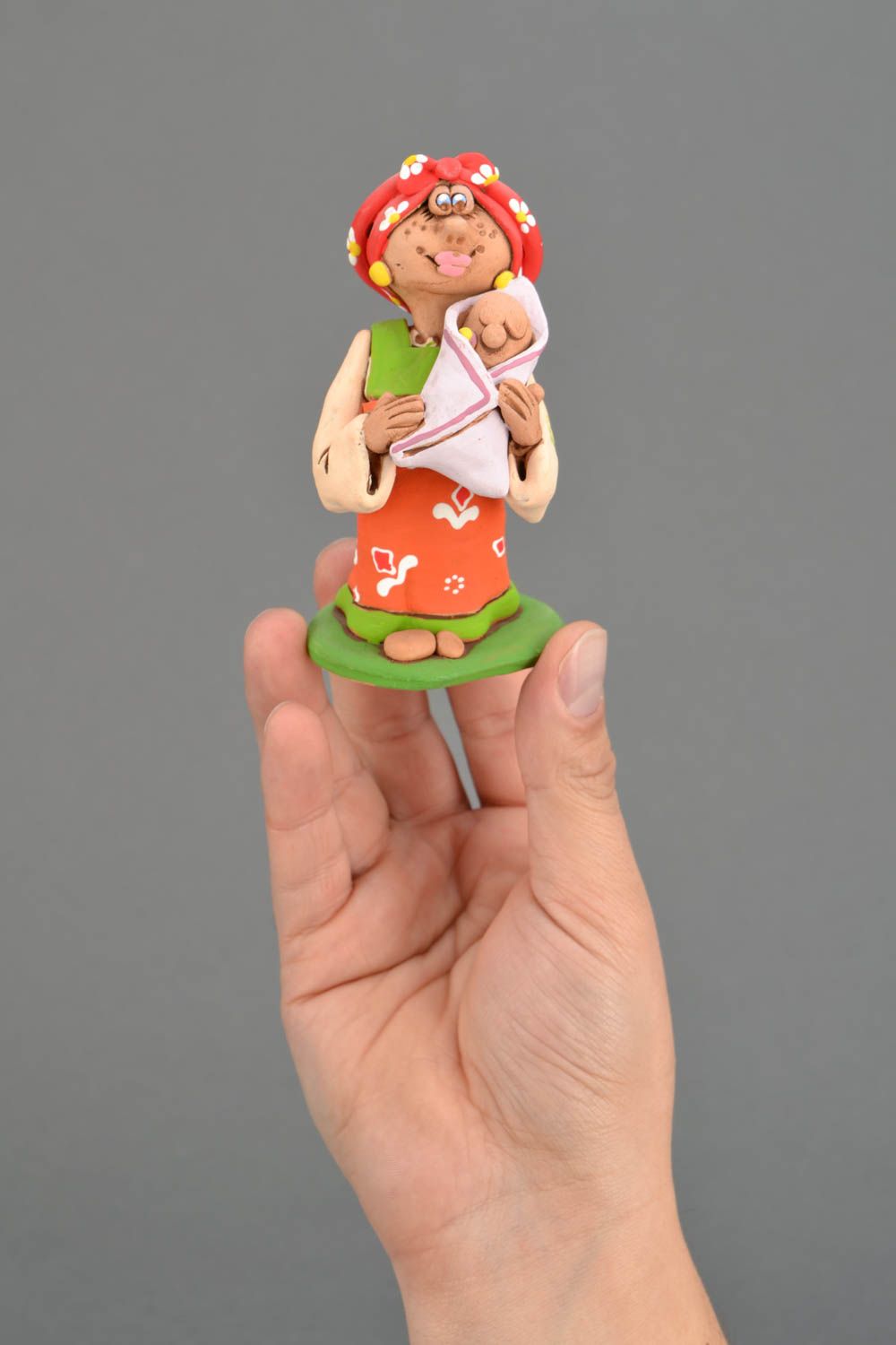 Statuette en céramique faite main originale souvenir Femme cosaque avec bébé photo 2