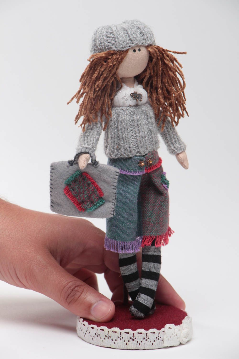 Милая кукла для интерьера пошитая вручную из хлопка Модница на подставке хенд мейд фото 5