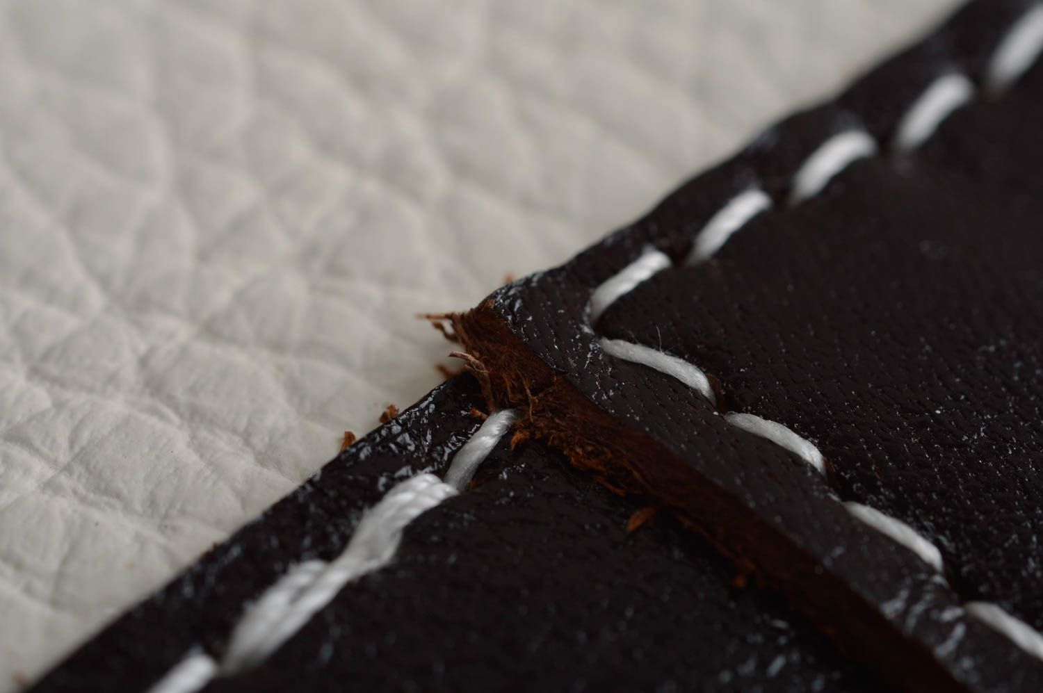 Авторское стильное черно белое женское портмоне из кожи на молнии ручная работа фото 4