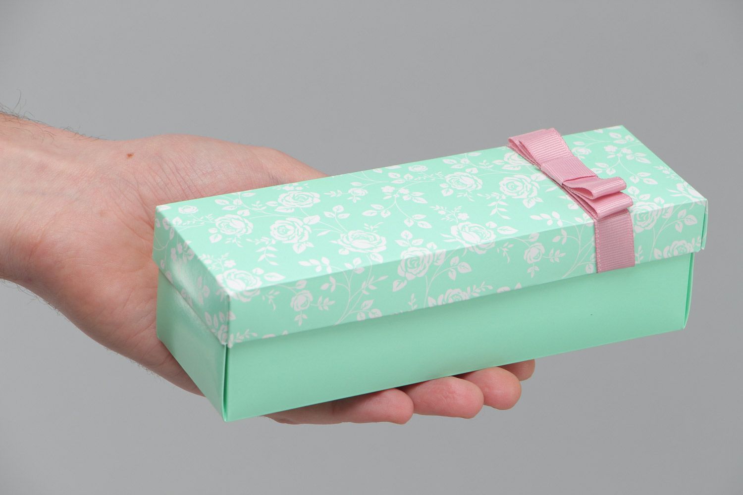 Коробка декоративная цвета мяты с нежно-розовым бантом ручной работы длинная фото 5