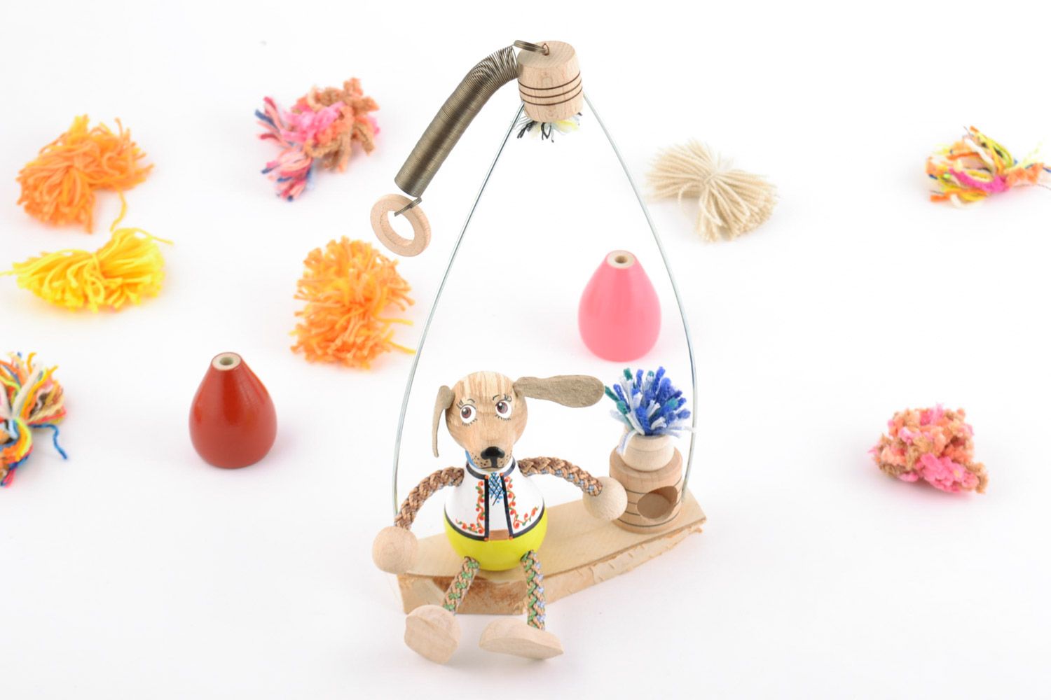 Baby Lernspielzeug aus Holz handmade umweltfreundlich Hund auf der Bank  foto 1