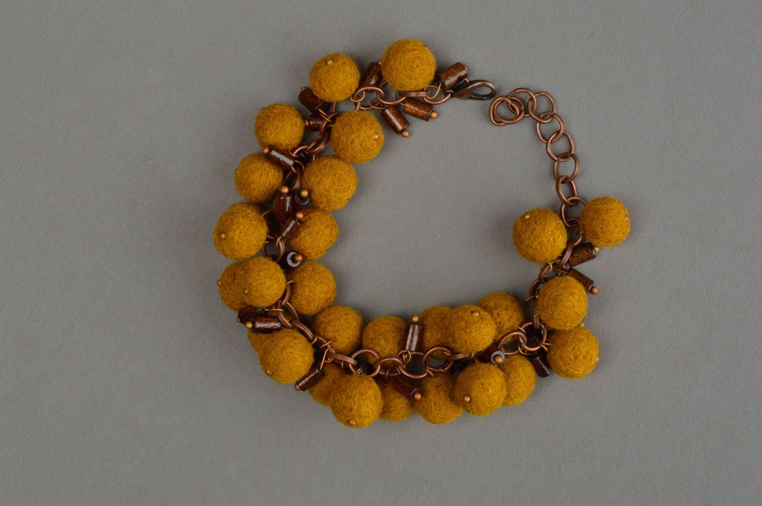 Bracelet original en laine feutrée jaune fantaisie fait main pour femme photo 2