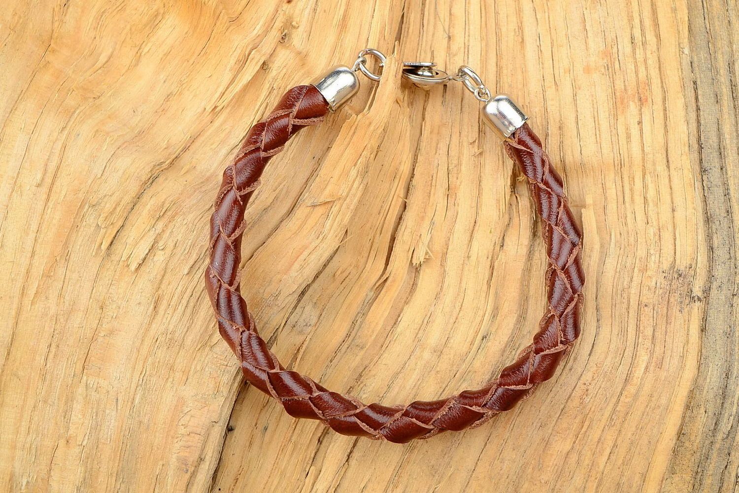 Round braided bracelet of brown color photo 1