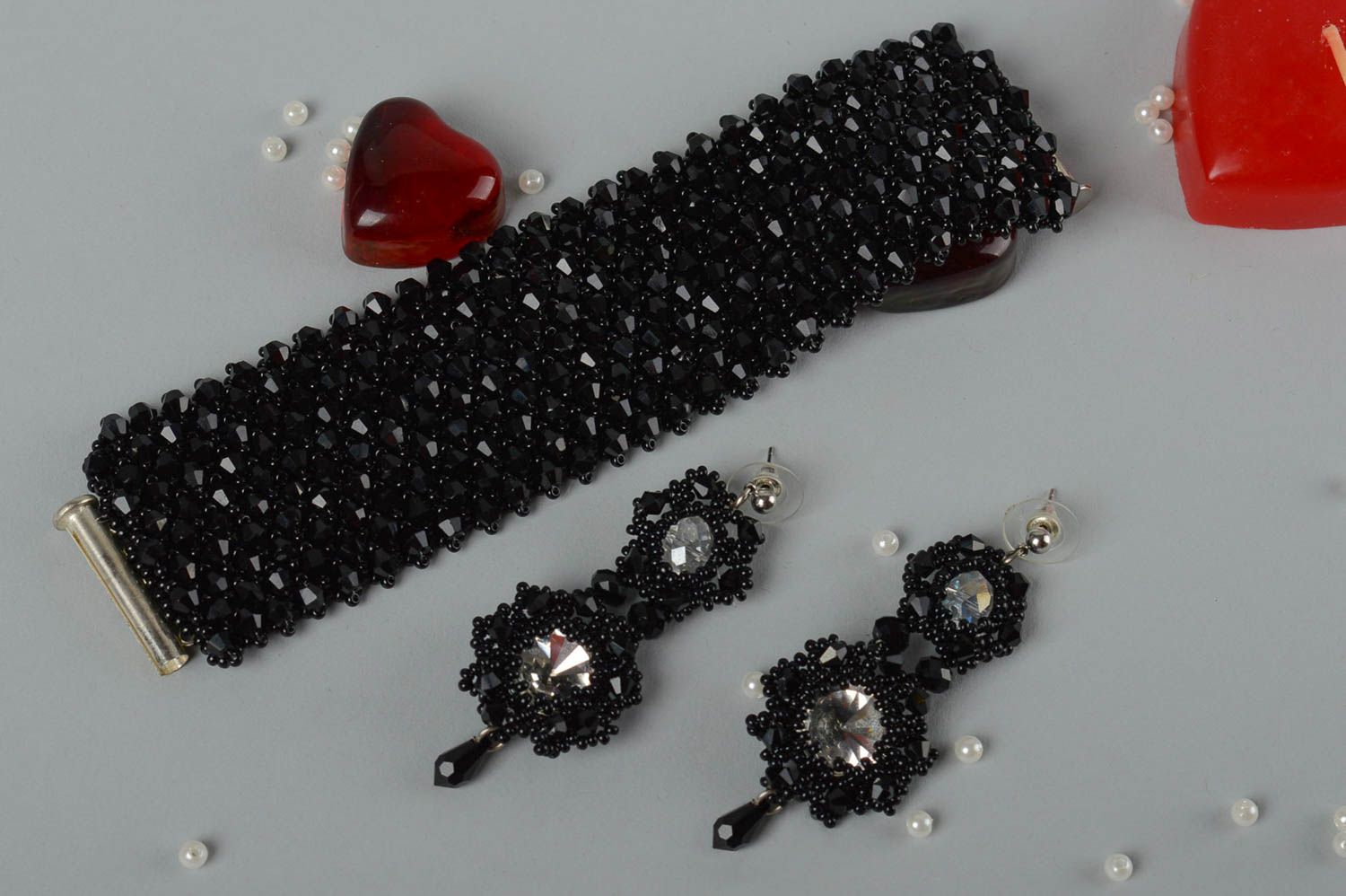 Boucles d'oreilles faites main Bracelet design noir Accessoires femme design photo 1